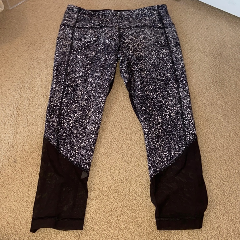 PRINTED LULULEMON LEGGINGS!